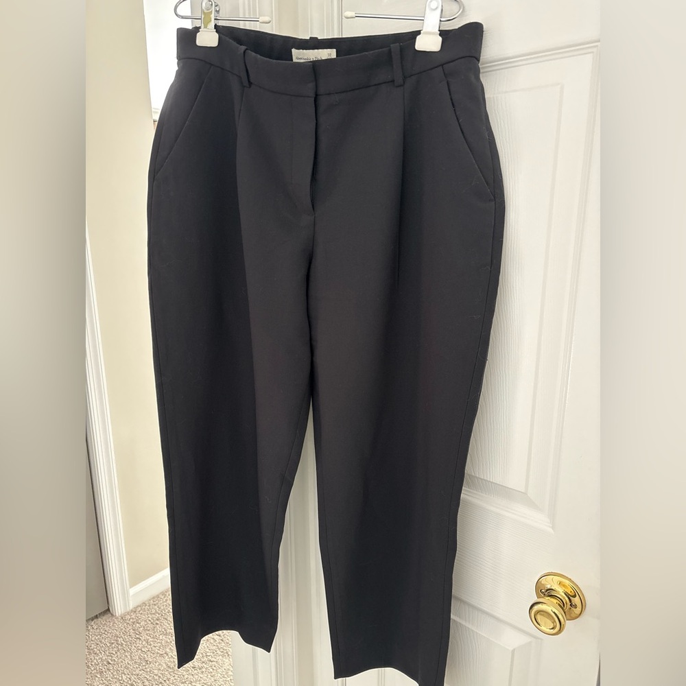 Abercrombie Women’s Curve Love Quinn Tailored Straight Pant 32 Short - Picture 4 of 4